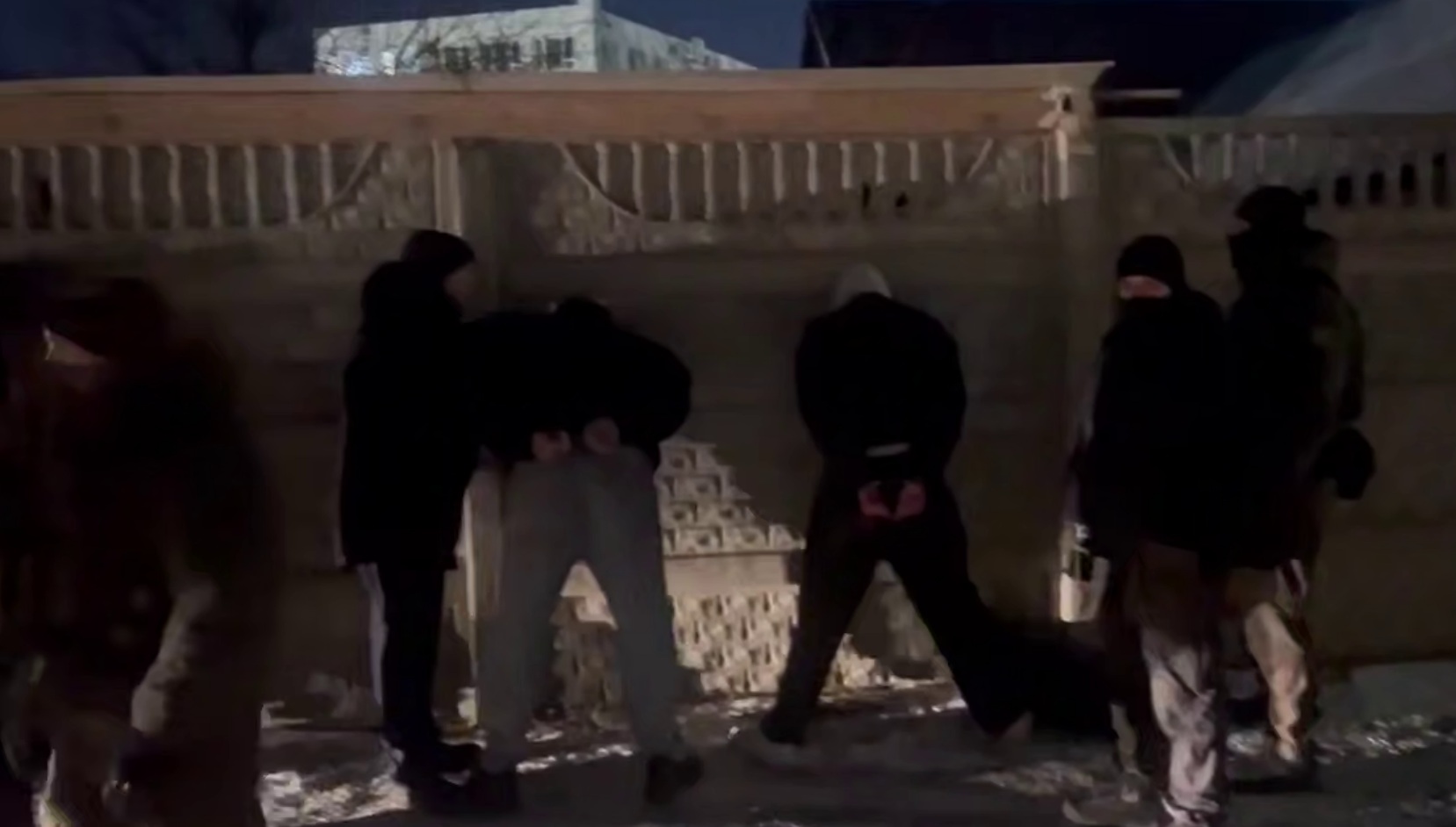 В Саратове студенты-египтяне ворвались с ножом к братьям из Ливана В Саратове студенты-египтяне ворвались с ножом к братьям из Ливана